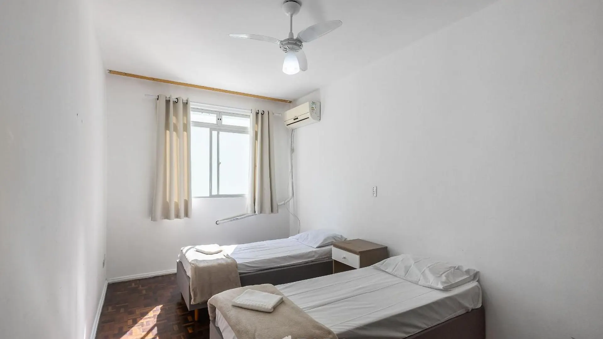 Apto Centro Bc C/ Varanda 260M Da Praia Elo0207 Balneário Camboriú Apartamento