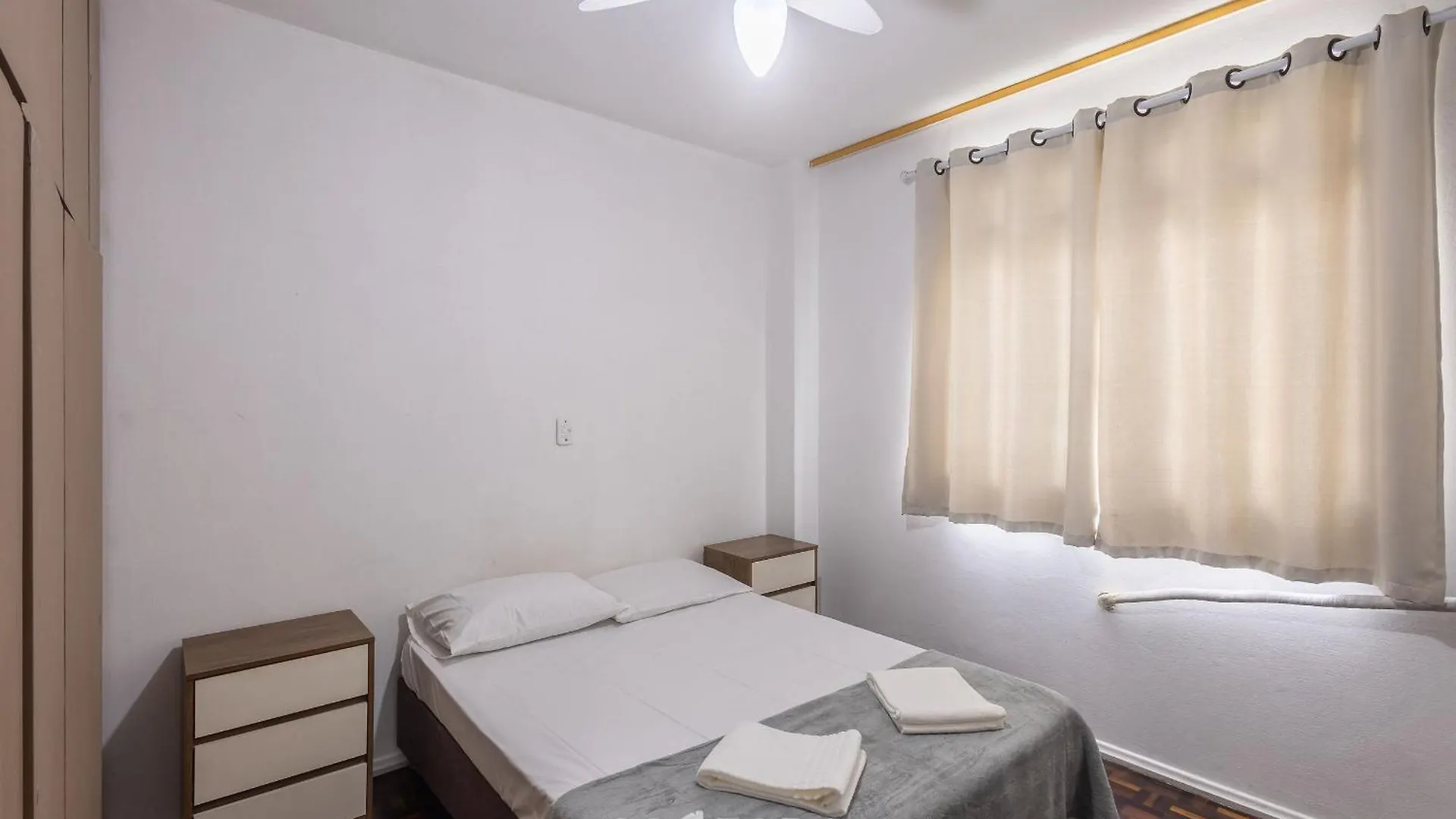 Apto Centro Bc C/ Varanda 260M Da Praia Elo0207 Balneário Camboriú