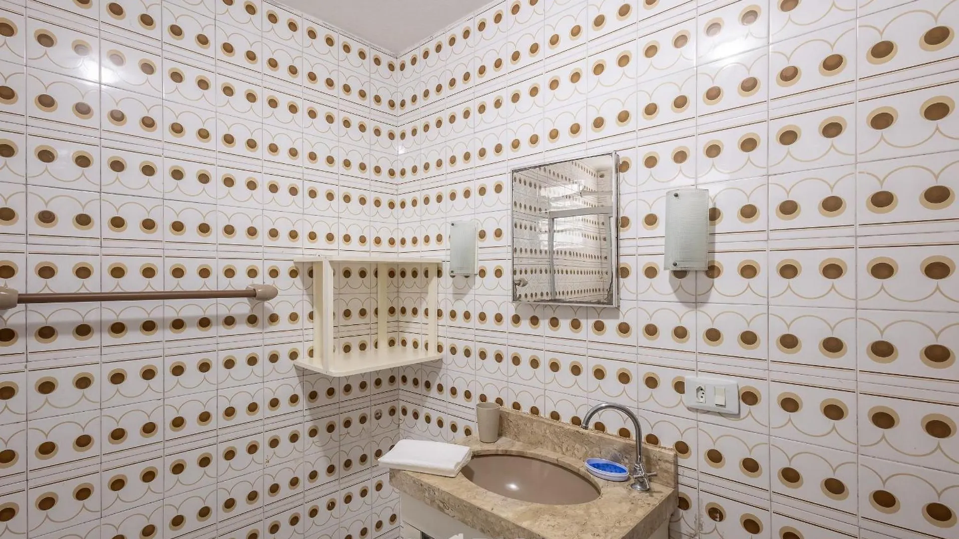Apto Centro Bc C/ Varanda 260M Da Praia Elo0207 Balneario Camboriu Daire